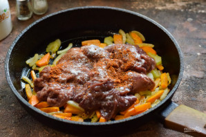 Куриная печень с сельдереем