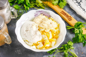 Жареные огурцы с яйцами