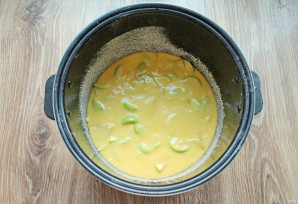 Шарлотка с яблоками на сметане в мультиварке Шарлотка с яблоками на сметане в мультиварке