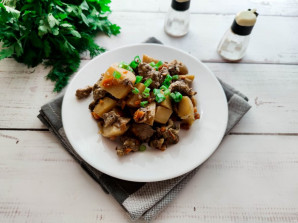 Печень с грибами и картошкой Печень с грибами и картошкой
