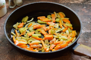 Куриная печень с сельдереем