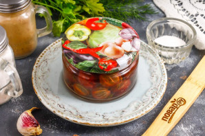 Крыжовник маринованный с чесноком