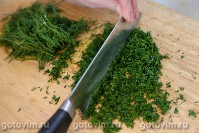 Замороженный укроп в формочках для льда