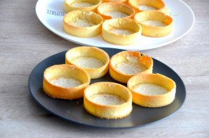 Тарталетки со взбитыми сливками