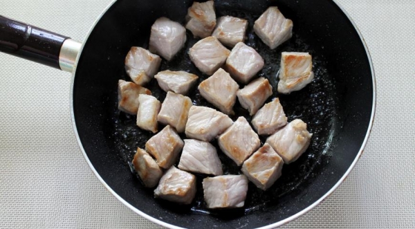 Свинина в сметанном соусе, пошаговый рецепт с фото