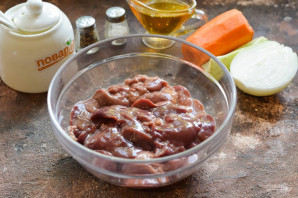 Куриная печень с сельдереем