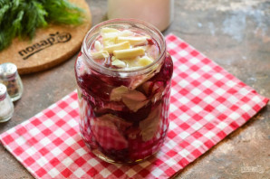 Капуста со свеклой и хреном на зиму