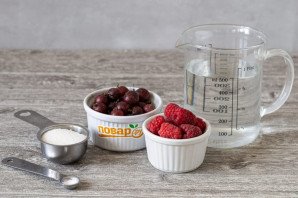 Компот из крыжовника с малиной