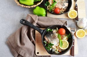 Форель на сковороде