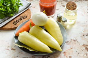 Перец фаршированный овощами на зиму