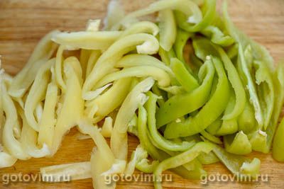 Баклажаны и перцами, обжаренные на сковороде в горчично-медовом соусе