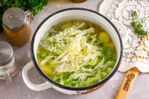 Молочный суп с капустой и картофелем