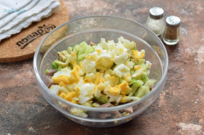 Салат с авокадо и языком