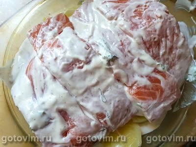 Семга в духовке, запеченная с картошкой в сметане Семга в духовке, запеченная с картошкой в сметане