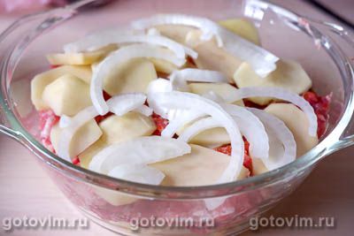 Картофельная запеканка с фаршем, помидорами и молочной заливкой