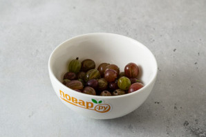 Маринованный чеснок с крыжовником