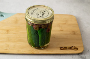 Маринованные огурцы с крыжовником