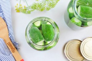 Маринованные огурцы в литровых банках