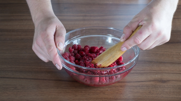 Малина без варки с сахаром на зиму, пошаговый рецепт с фото