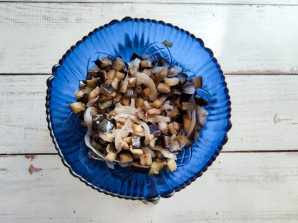 Салат из жареных баклажанов с майонезом Салат из жареных баклажанов с майонезом