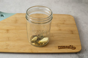 Маринованные огурцы с крыжовником