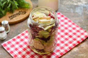 Капуста со свеклой и хреном на зиму