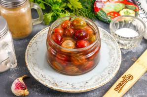 Крыжовник маринованный с чесноком