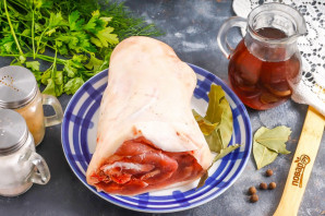 Свиная рулька в вине