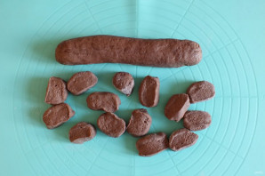 Шоколадные вареники с вишней