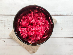 Копченый салат из свеклы