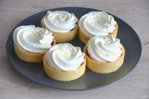 Тарталетки со взбитыми сливками