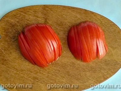 Салат из сыра с яйцом и красной редькой под острой заправкой