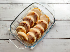 Сырники в сладком сметанном соусе