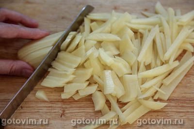 Куриные желудки, тушенные с картофелем и капустой