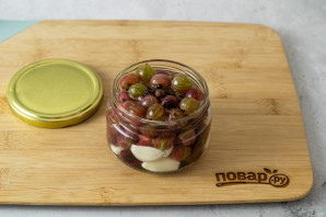 Маринованный чеснок с крыжовником