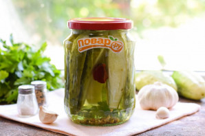 Соленые огурцы без сахара на зиму