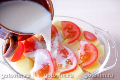 Картофельная запеканка с фаршем, помидорами и молочной заливкой