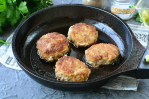 Котлеты из индейки с баклажанами