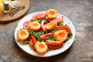 Салат из абрикосов с помидорами Салат из абрикосов с помидорами