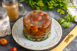 Крыжовник маринованный с чесноком