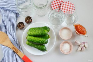 Огурцы в томатном соусе