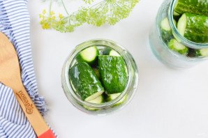 Маринованные огурцы в литровых банках