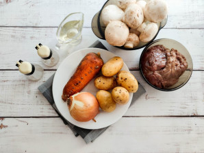 Печень с грибами и картошкой Печень с грибами и картошкой