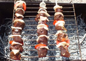Шашлык из печени с салом Шашлык из печени с салом