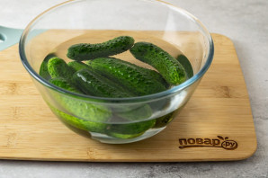 Маринованные огурцы с крыжовником