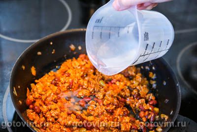 Булочки, фаршированные мясом с фасолью и перцем чили по-мексикански