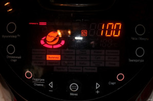 Шарлотка с яблоками на сметане в мультиварке Шарлотка с яблоками на сметане в мультиварке