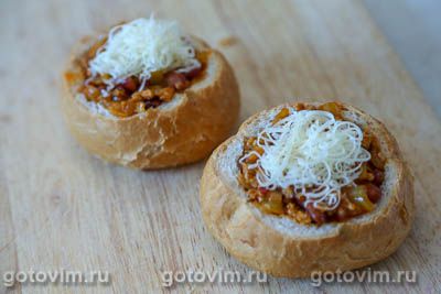 Булочки, фаршированные мясом с фасолью и перцем чили по-мексикански