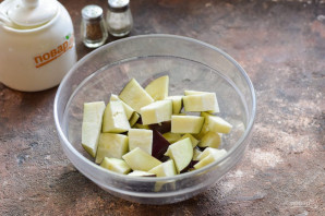 Индейка с баклажанами и помидорами в духовке