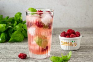 Малиновый лимонад с базиликом